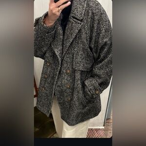 Vintage houndstooth made in Romania gray/black thick coat…